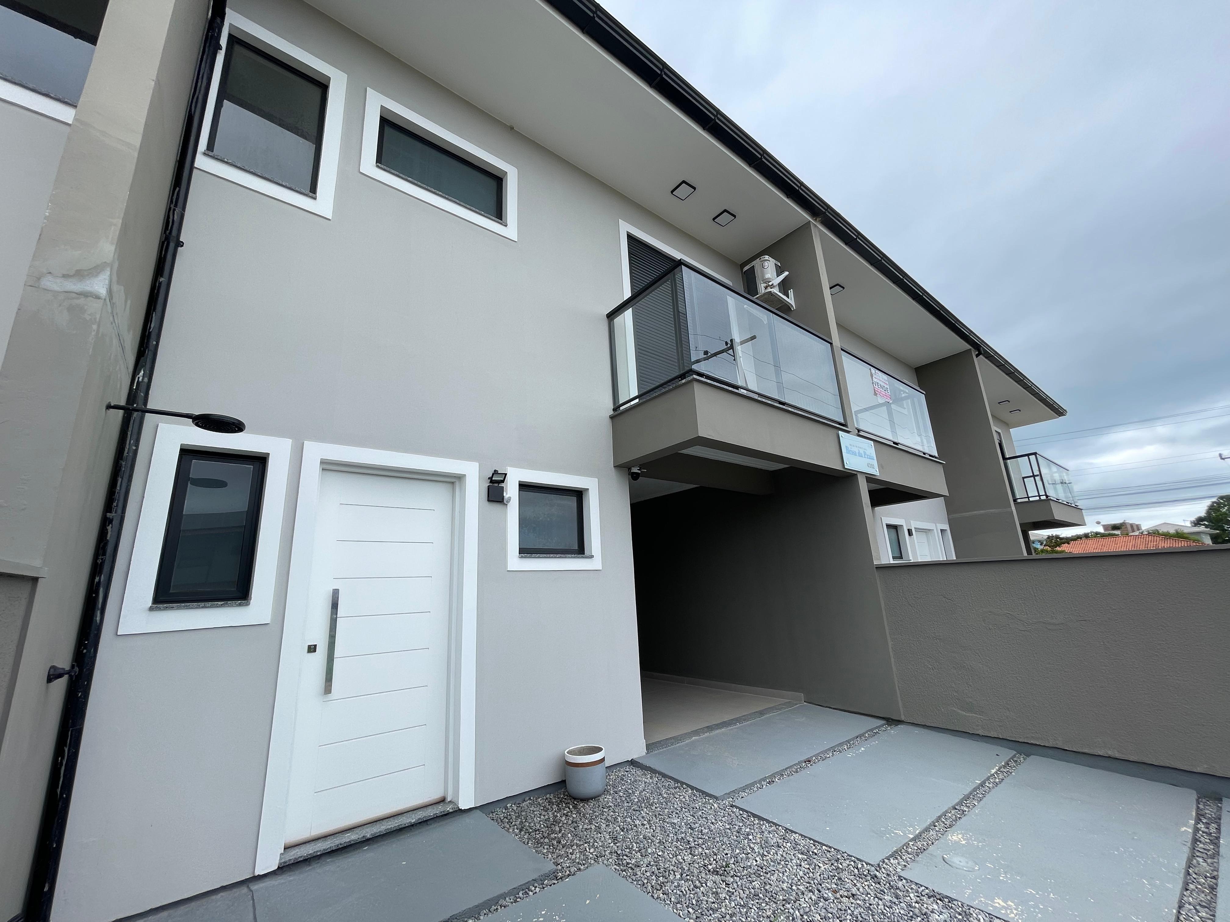 Sobrado na Praia da Pinheira